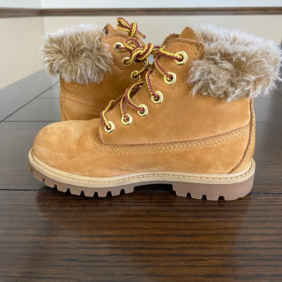 Toddler Girls Timberland Boots with Fur - Picture 3 of 7